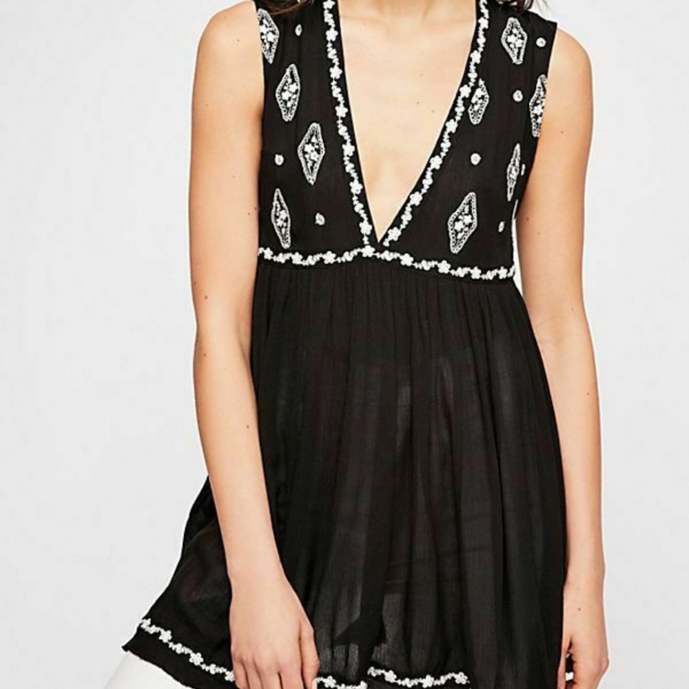 Free People Black embroidered Dia-mond top Size M